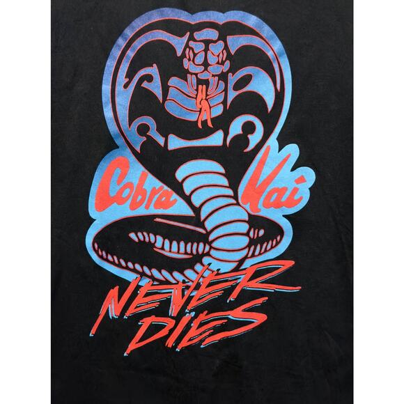 NEW: Unisex, Crewneck, "Cobra Kai Never Dies" Graphic T-shirt - (size Small) - Picture 3 of 5